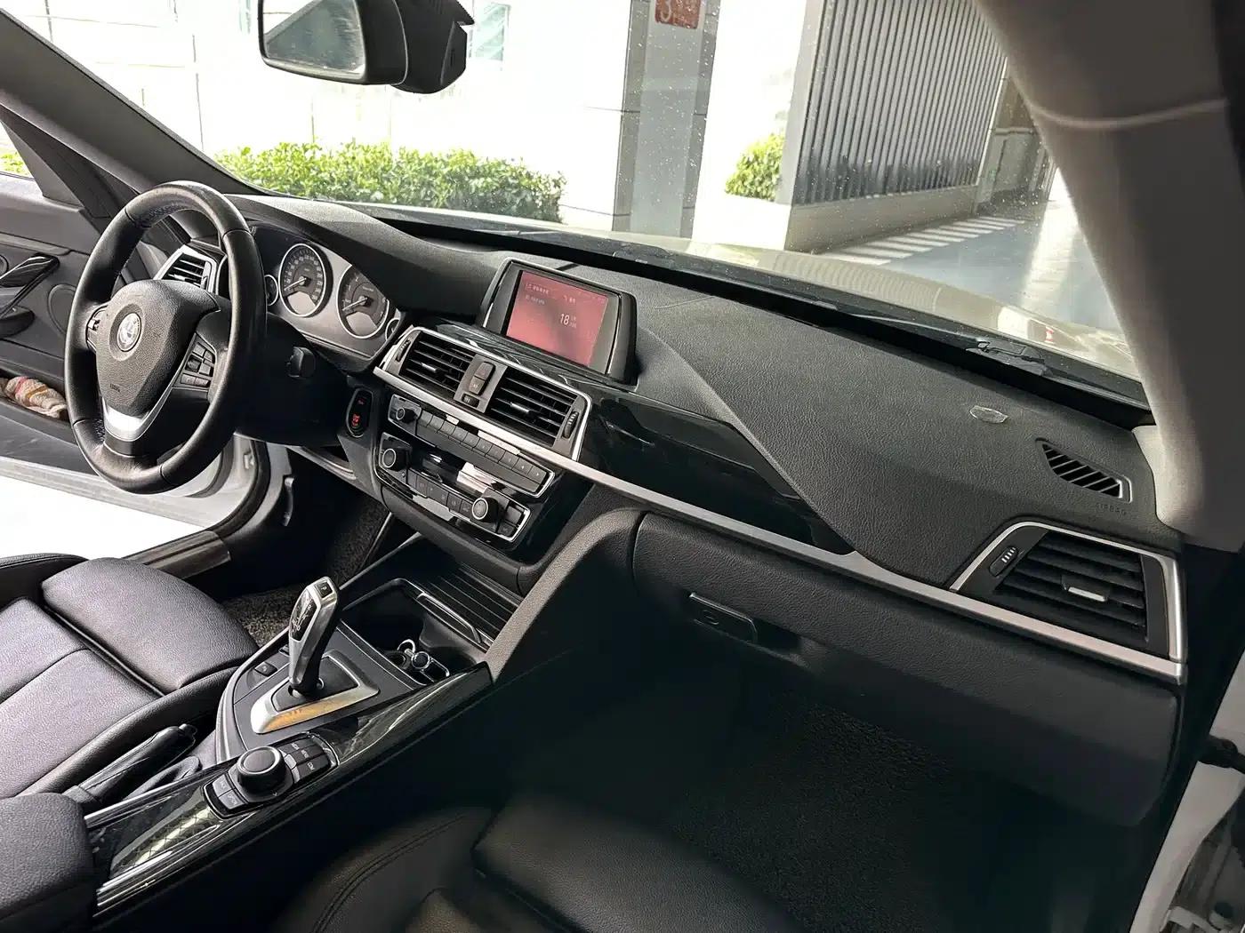 BMW 3 Series GT 2018 320i Fashion Edition — миниатюра 11