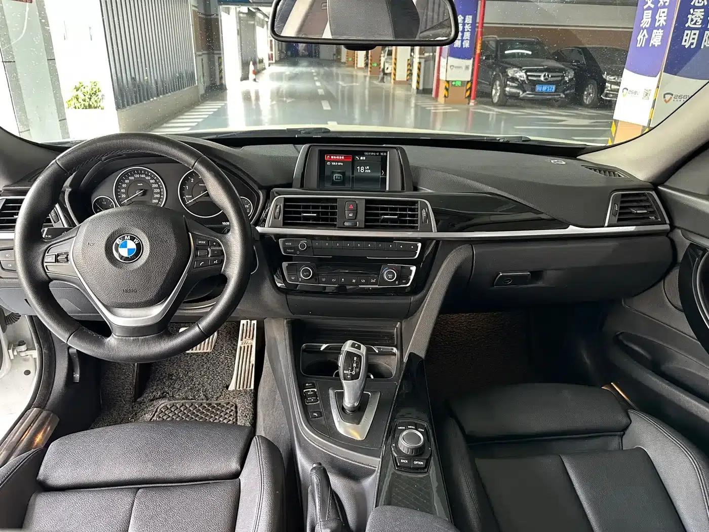 BMW 3 Series GT 2018 320i Fashion Edition — миниатюра 9