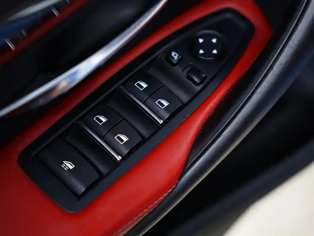 2017 BMW M4 Convertible — миниатюра 28