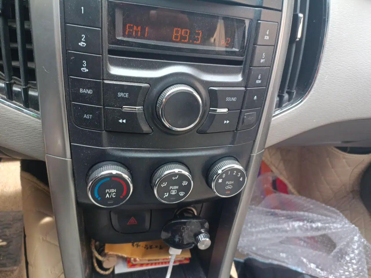 Baojun 630 2011 1.5L manual Comfort trim level — миниатюра 14
