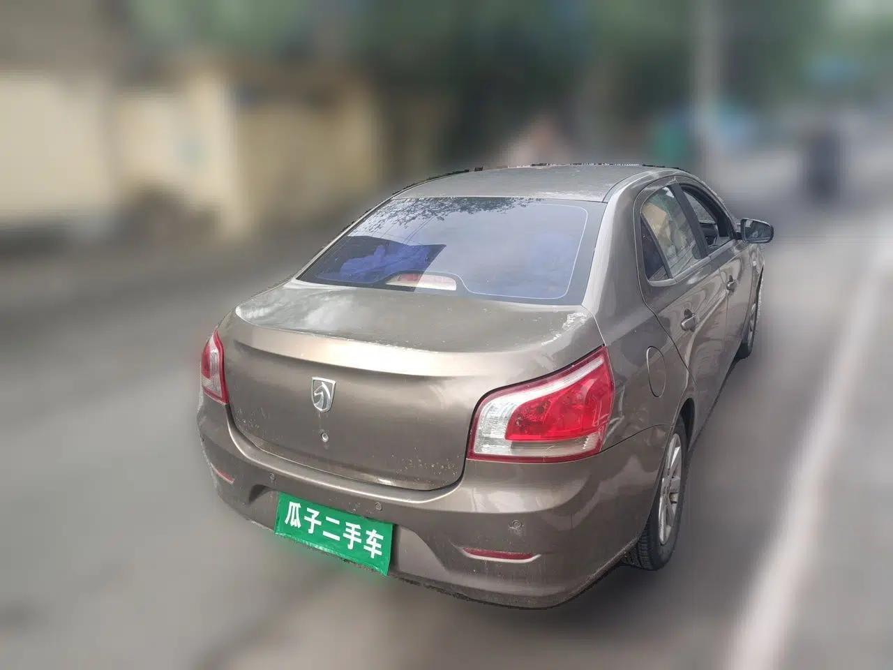 Baojun 630 2011 1.5L manual Comfort trim level — миниатюра 6