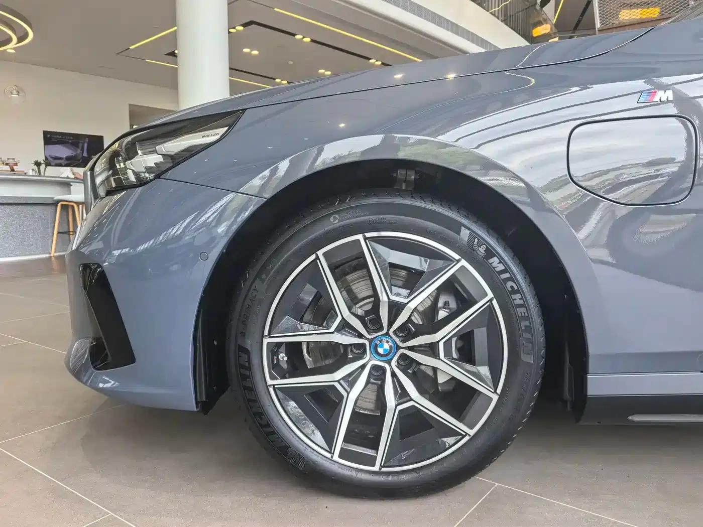 BMW i5 2024 eDrive 35L M Sport Package — миниатюра 7