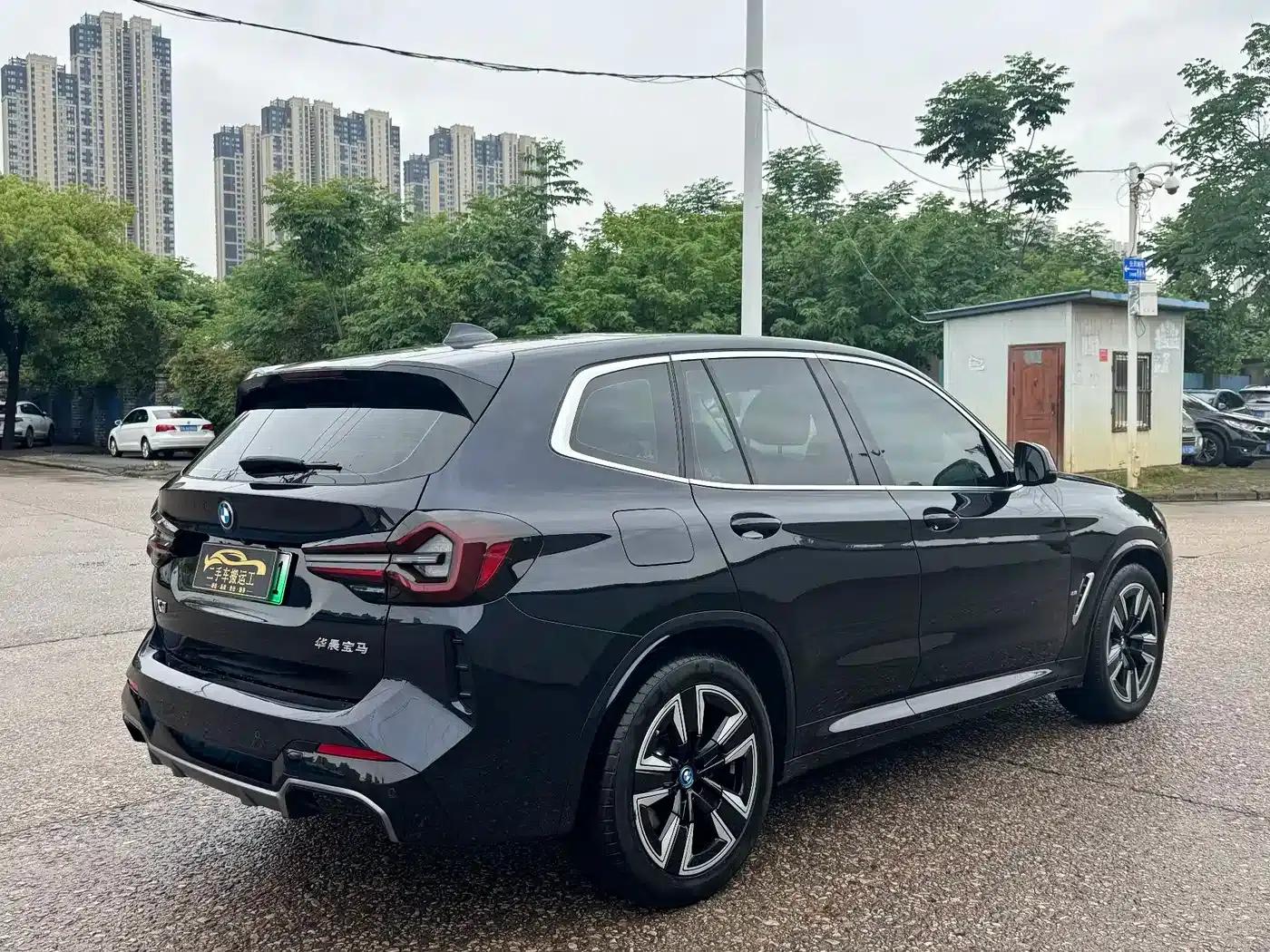 BMW iX3 2022 Facelift Leading Edition — миниатюра 11