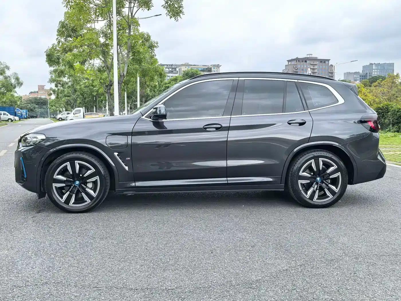 BMW iX3 2022 Leading Edition — миниатюра 3