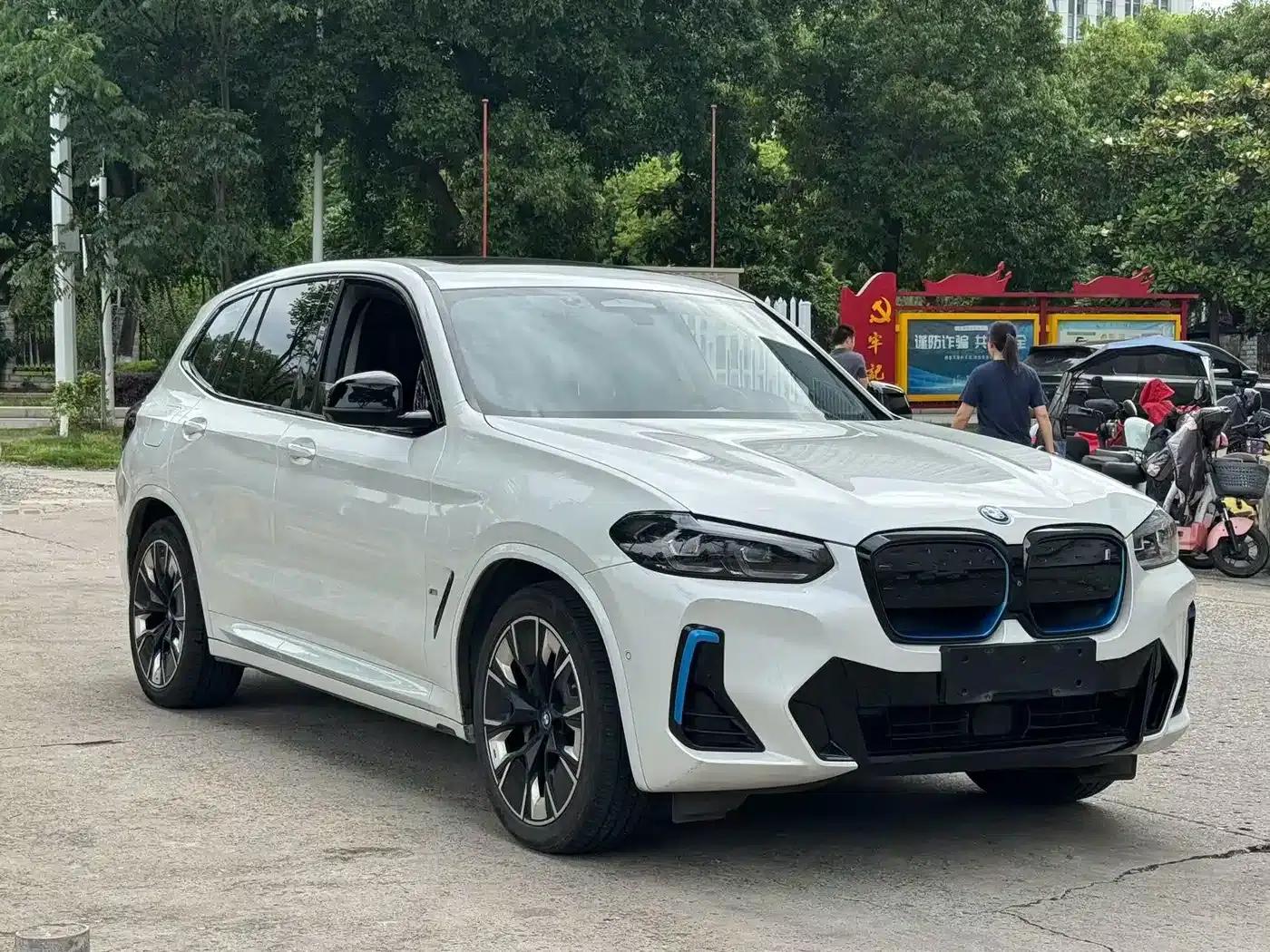 BMW iX3 2022 Leading Edition — миниатюра 3