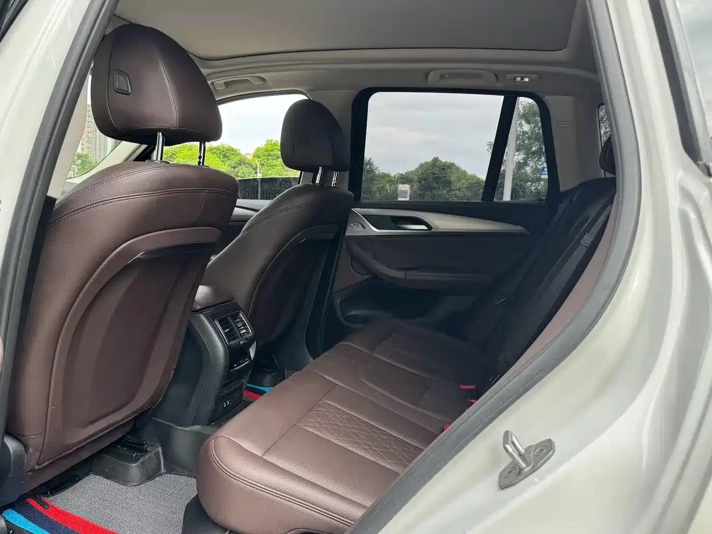 BMW iX3 2022 Leading Edition — миниатюра 6