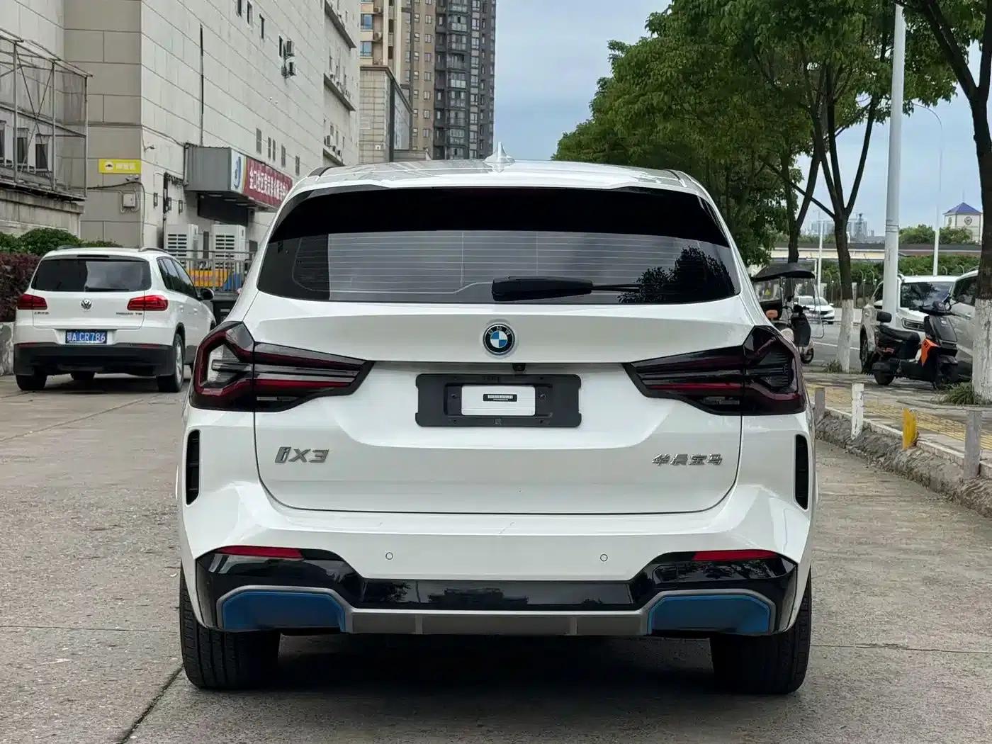 BMW iX3 2022 Leading Edition — миниатюра 8
