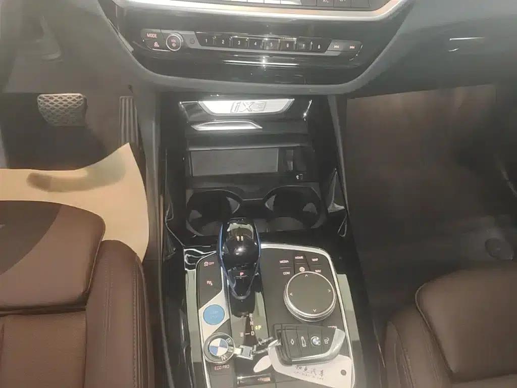 BMW iX3 2022 Leading Edition — миниатюра 14