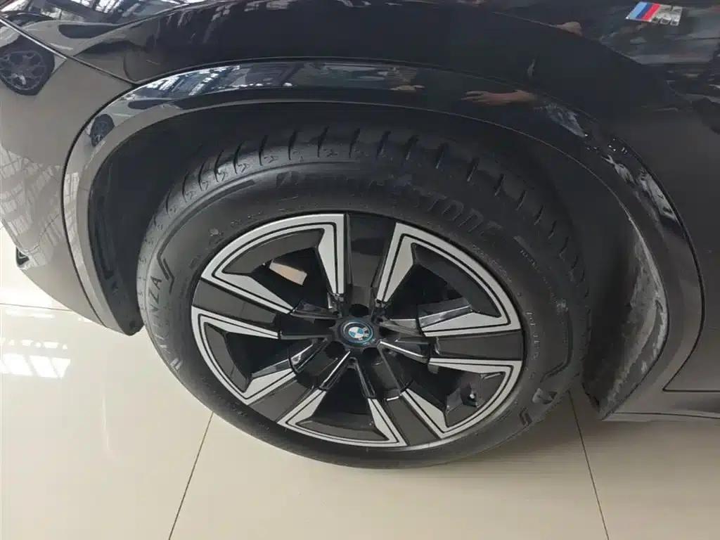 BMW iX3 2023 Leading Edition — миниатюра 23