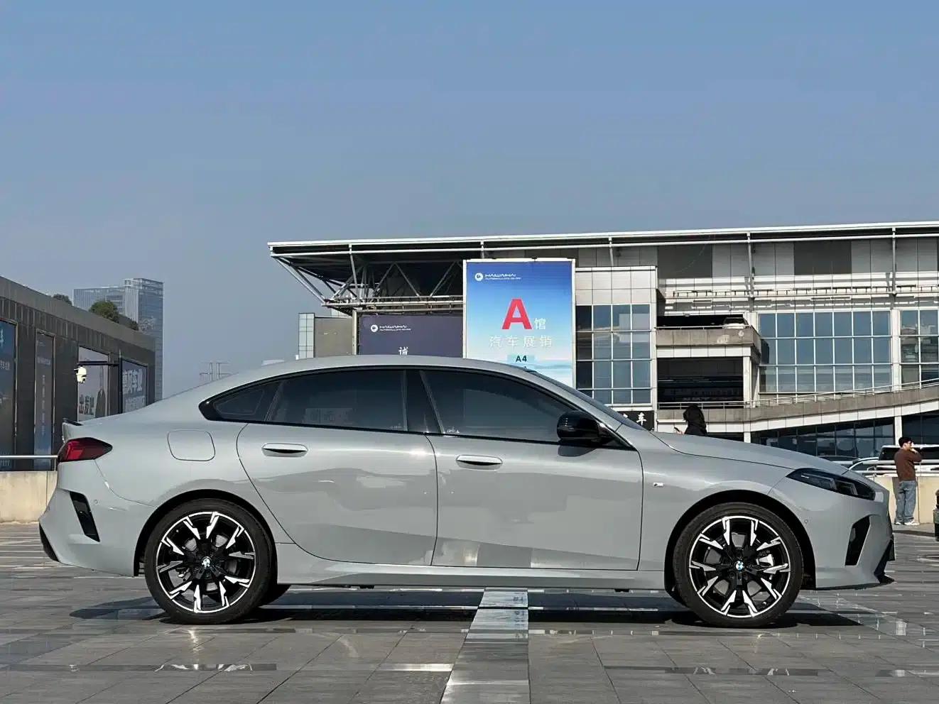 2025 BMW 2 Series 225L M Sport Shadow Edition — миниатюра 4