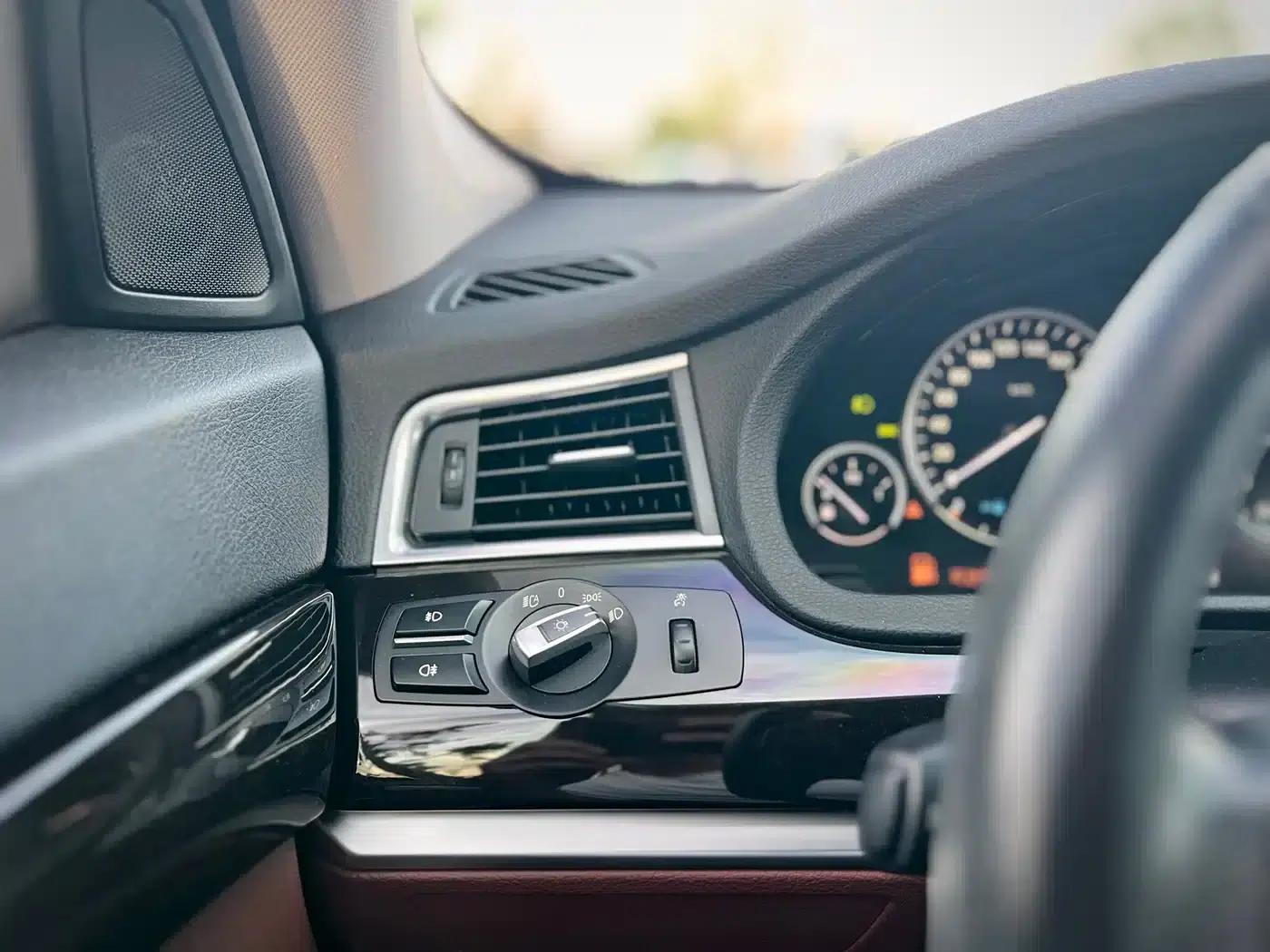 BMW 5 Series GT 2015 528i Leading Edition — миниатюра 14