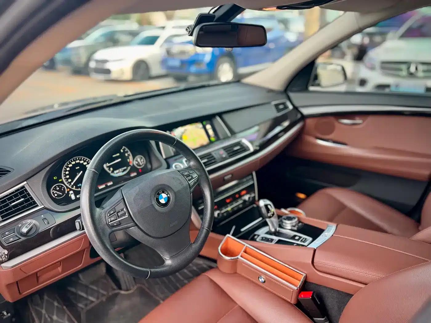 BMW 5 Series GT 2015 528i Leading Edition — миниатюра 8