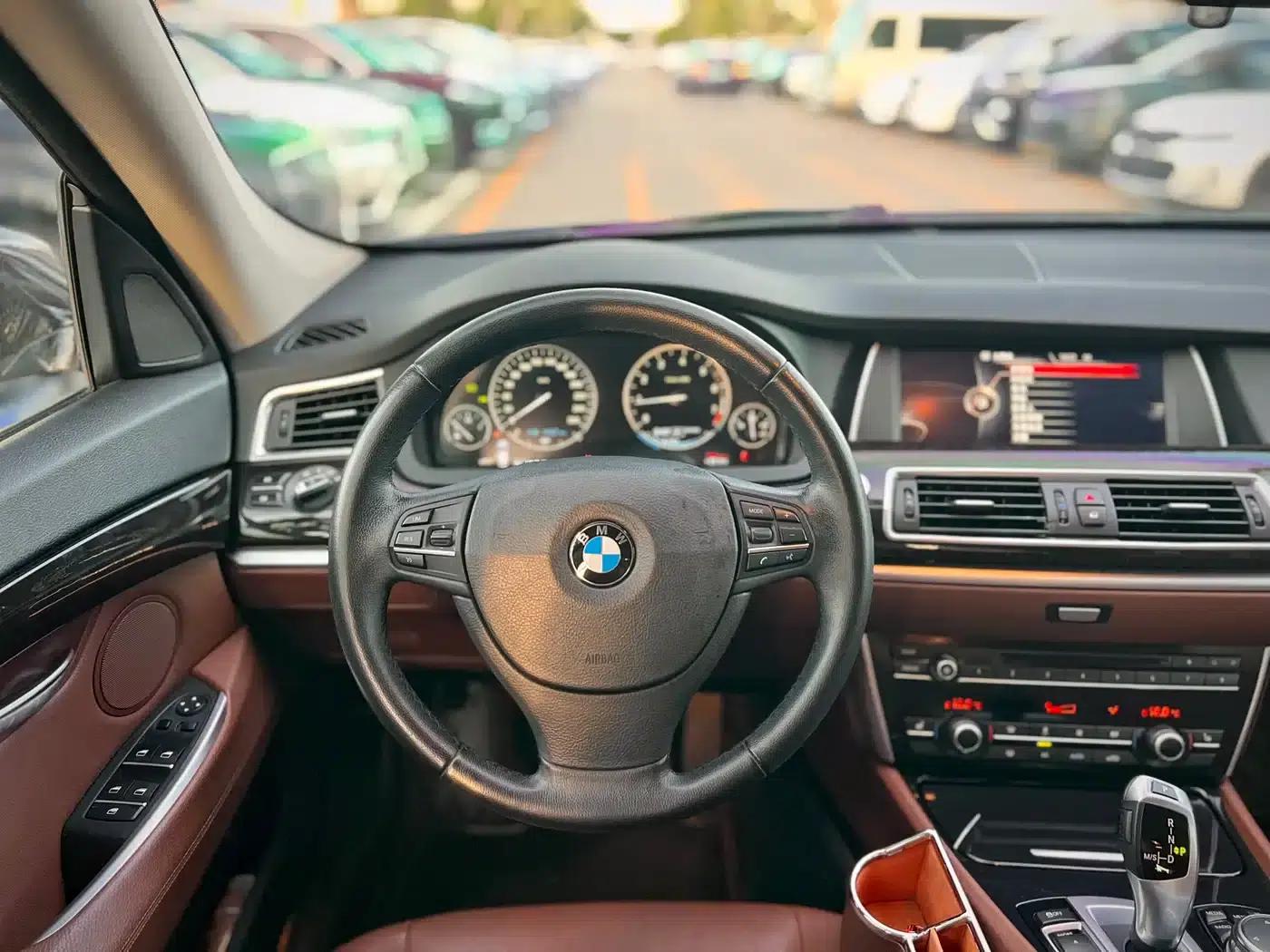 BMW 5 Series GT 2015 528i Leading Edition — миниатюра 10