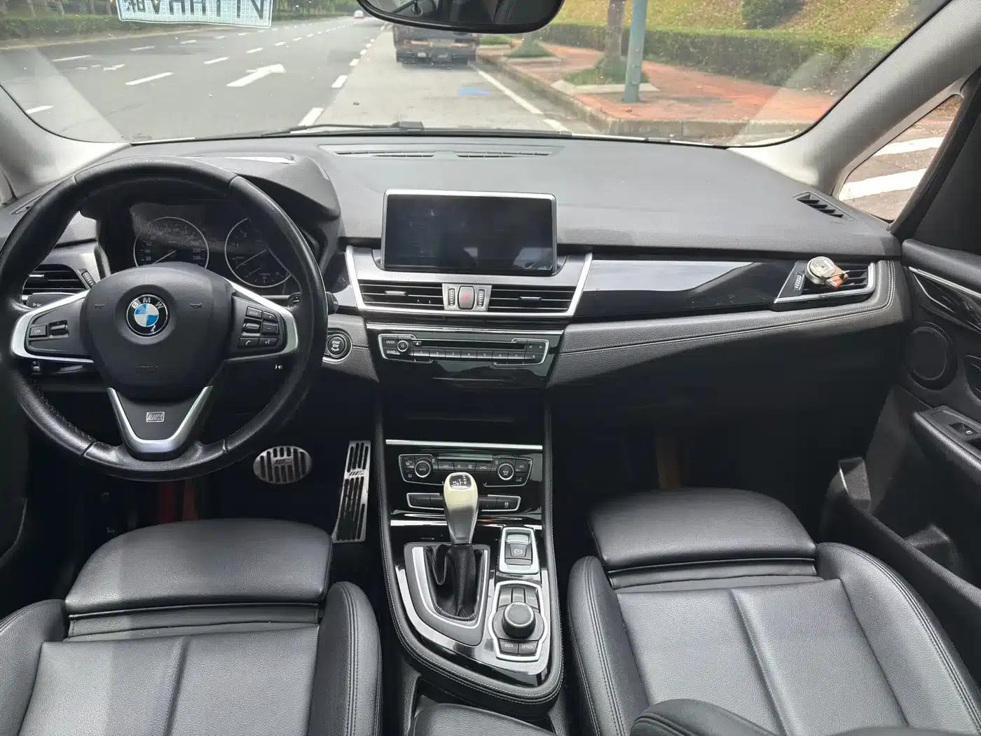 2016 BMW 2 Series Gran Tourer 218i Sport Design Package — миниатюра 8