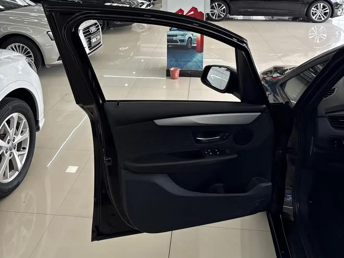 2015 BMW 2 Series Gran Tourer 218i Leading Edition (Imported) — миниатюра 8