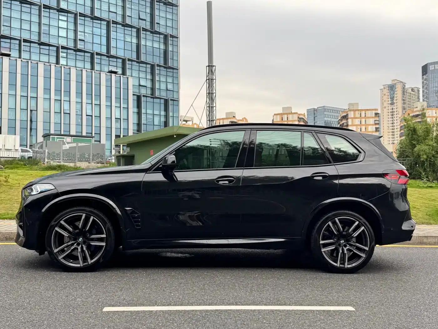 2023 BMW X5 M Competition — миниатюра 4
