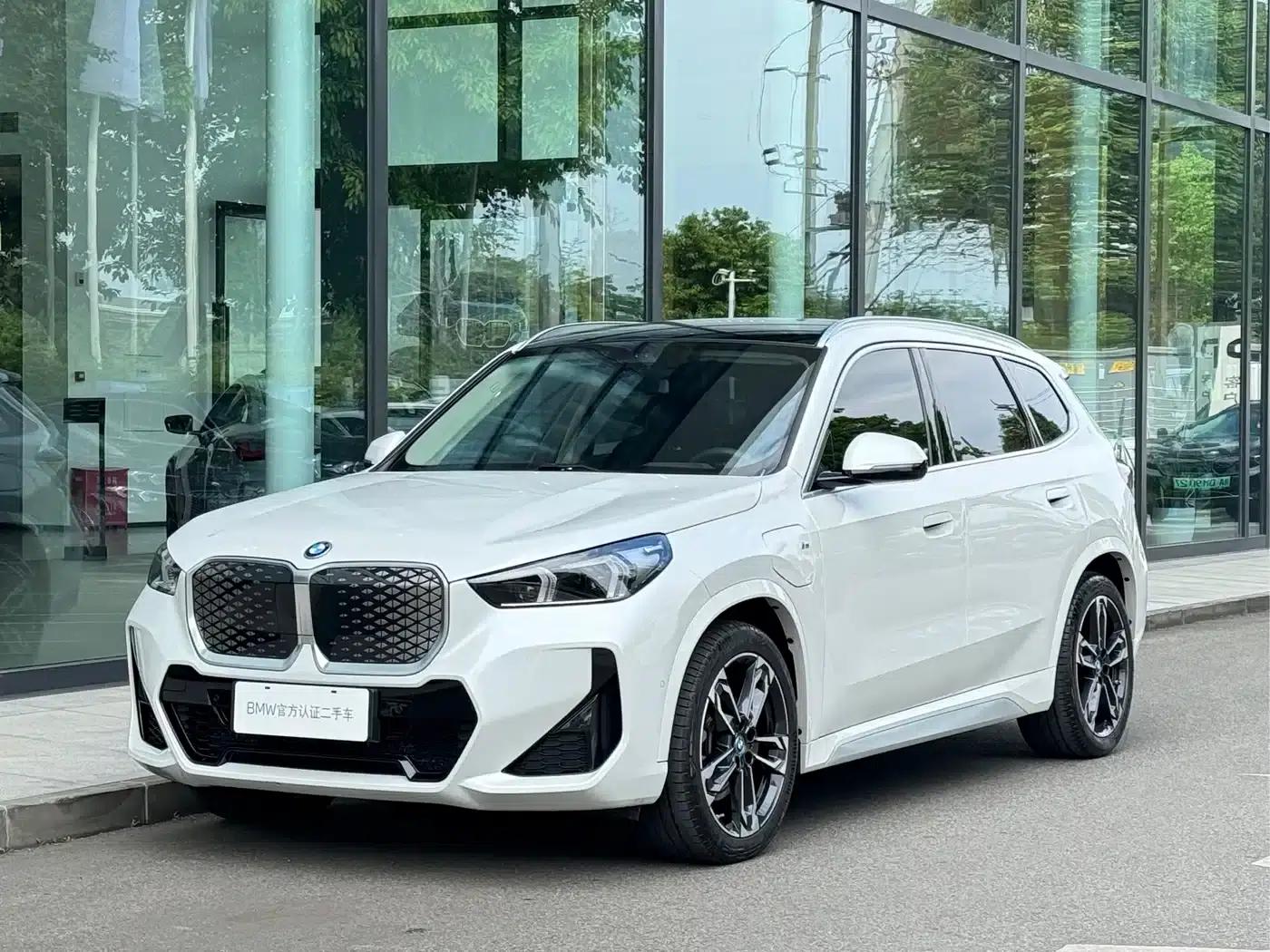 2023 BMW iX1 xDrive30L M Sport Package — миниатюра 1