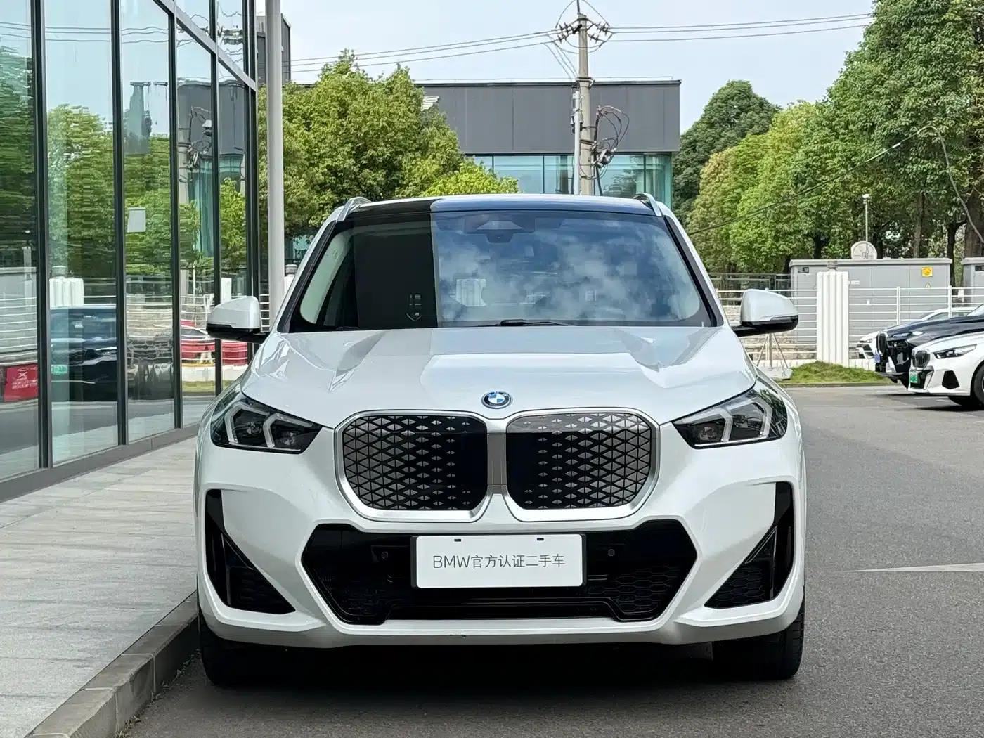 2023 BMW iX1 xDrive30L M Sport Package — миниатюра 2