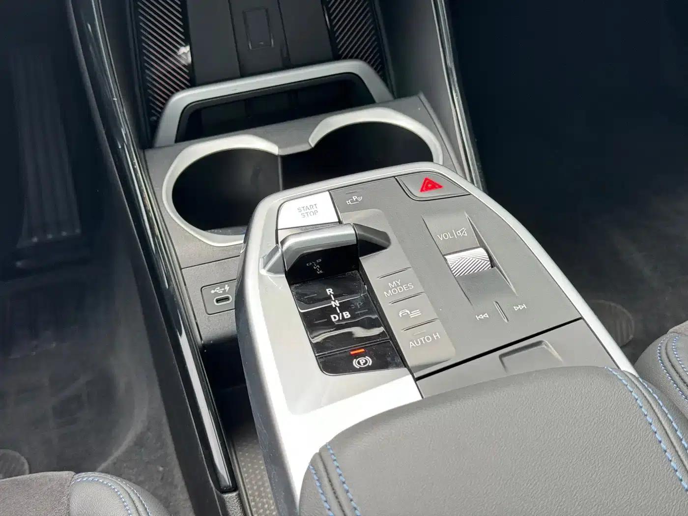 2023 BMW iX1 xDrive30L M Sport Package — миниатюра 11