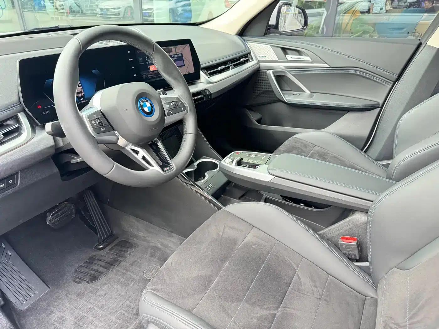 2023 BMW iX1 xDrive30L M Sport Package — миниатюра 12