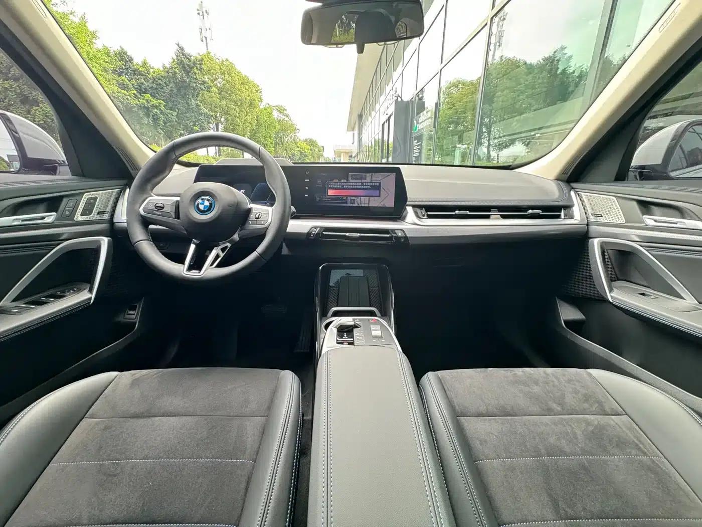 2023 BMW iX1 xDrive30L M Sport Package — миниатюра 15