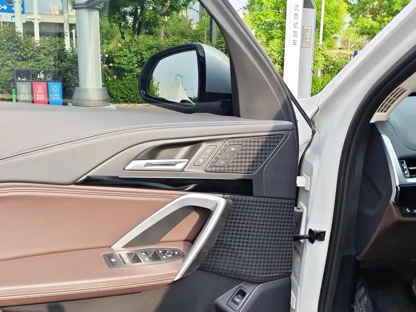 BMW iX1 2023 eDrive25L X Design Package — миниатюра 11