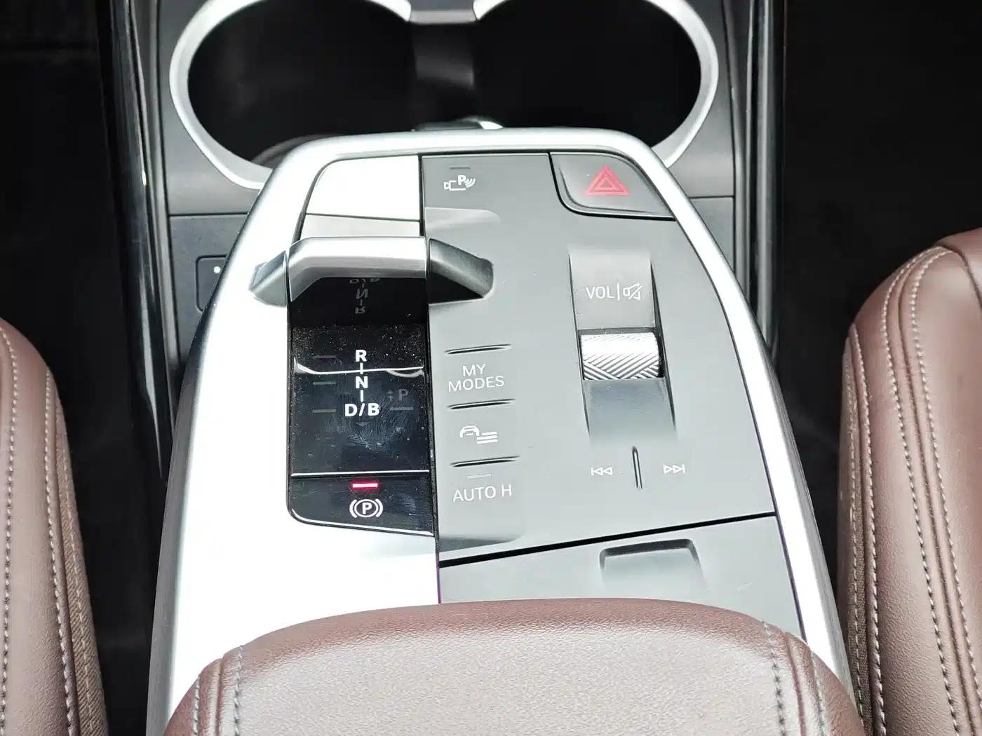 BMW iX1 2023 eDrive25L X Design Package — миниатюра 16