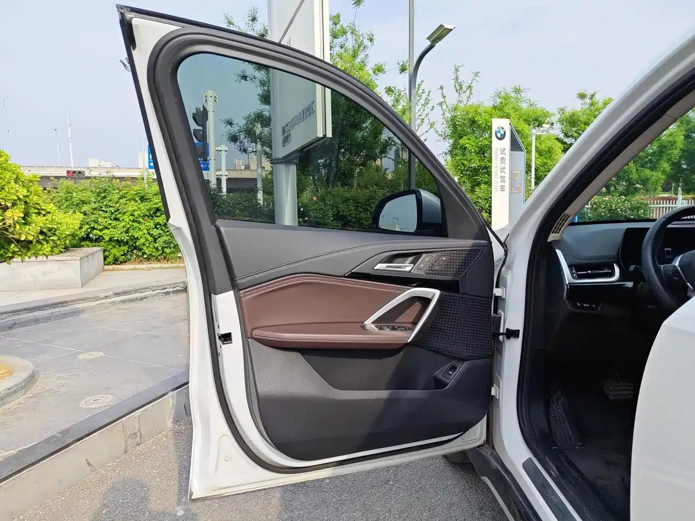 BMW iX1 2023 eDrive25L X Design Package — миниатюра 10
