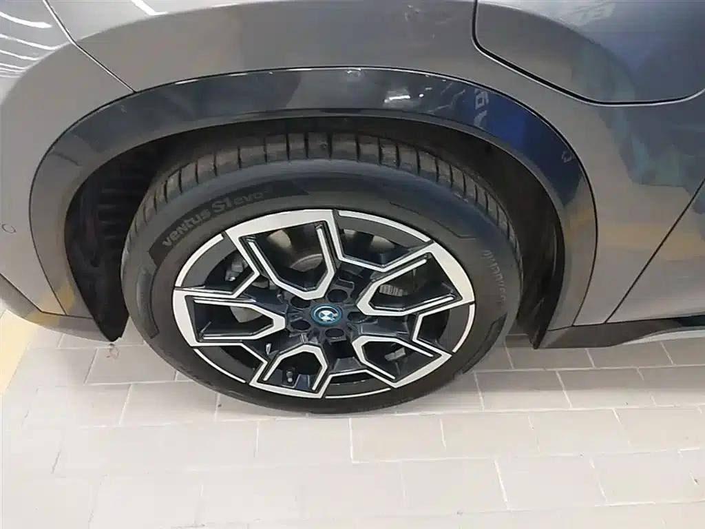 BMW iX1 2023 xDrive30L X Design Package — миниатюра 23