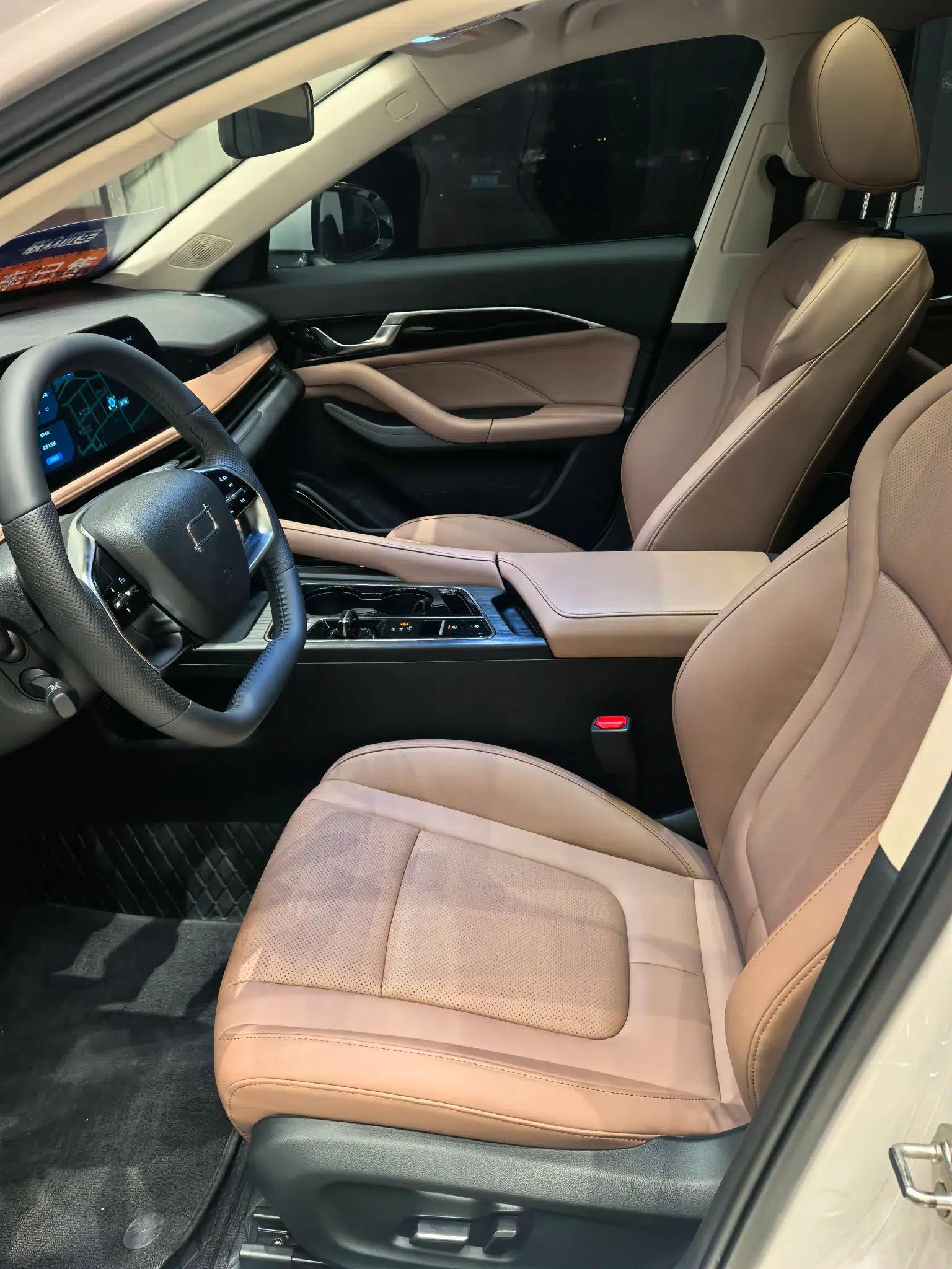 Bestune B70 2024 Dragon Edition 1.5T Leading Model — миниатюра 11