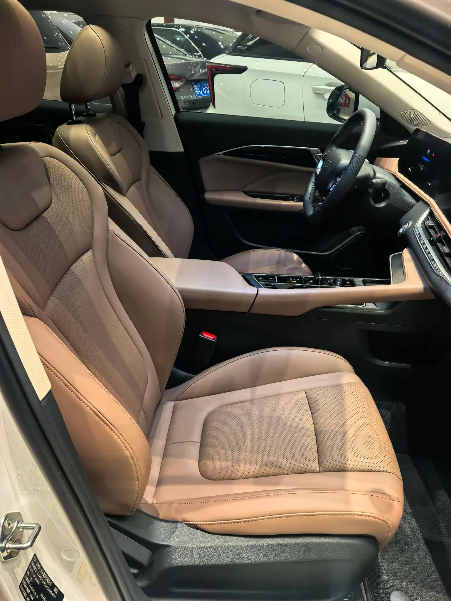 Bestune B70 2024 Dragon Edition 1.5T Leading Model — миниатюра 17