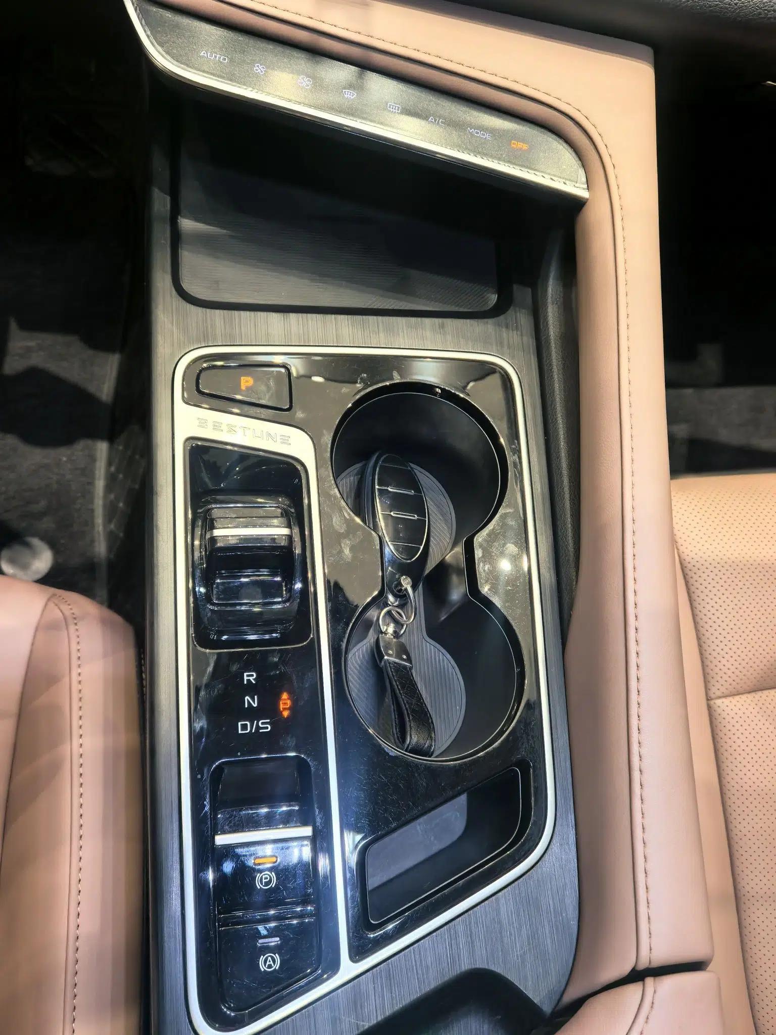 Bestune B70 2024 Dragon Edition 1.5T Leading Model — миниатюра 18