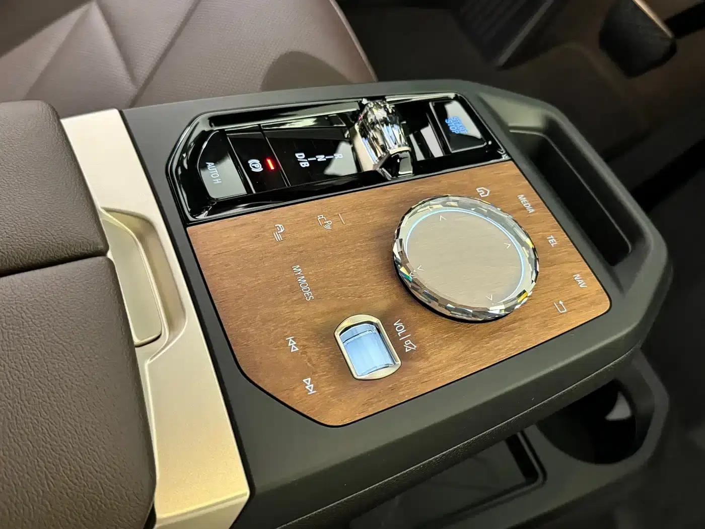 BMW iX 2023 Facelift xDrive40 — миниатюра 12
