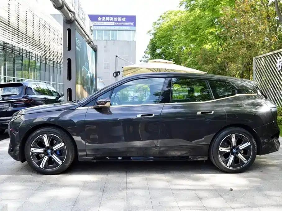 BMW iX 2022 xDrive40 — миниатюра 2