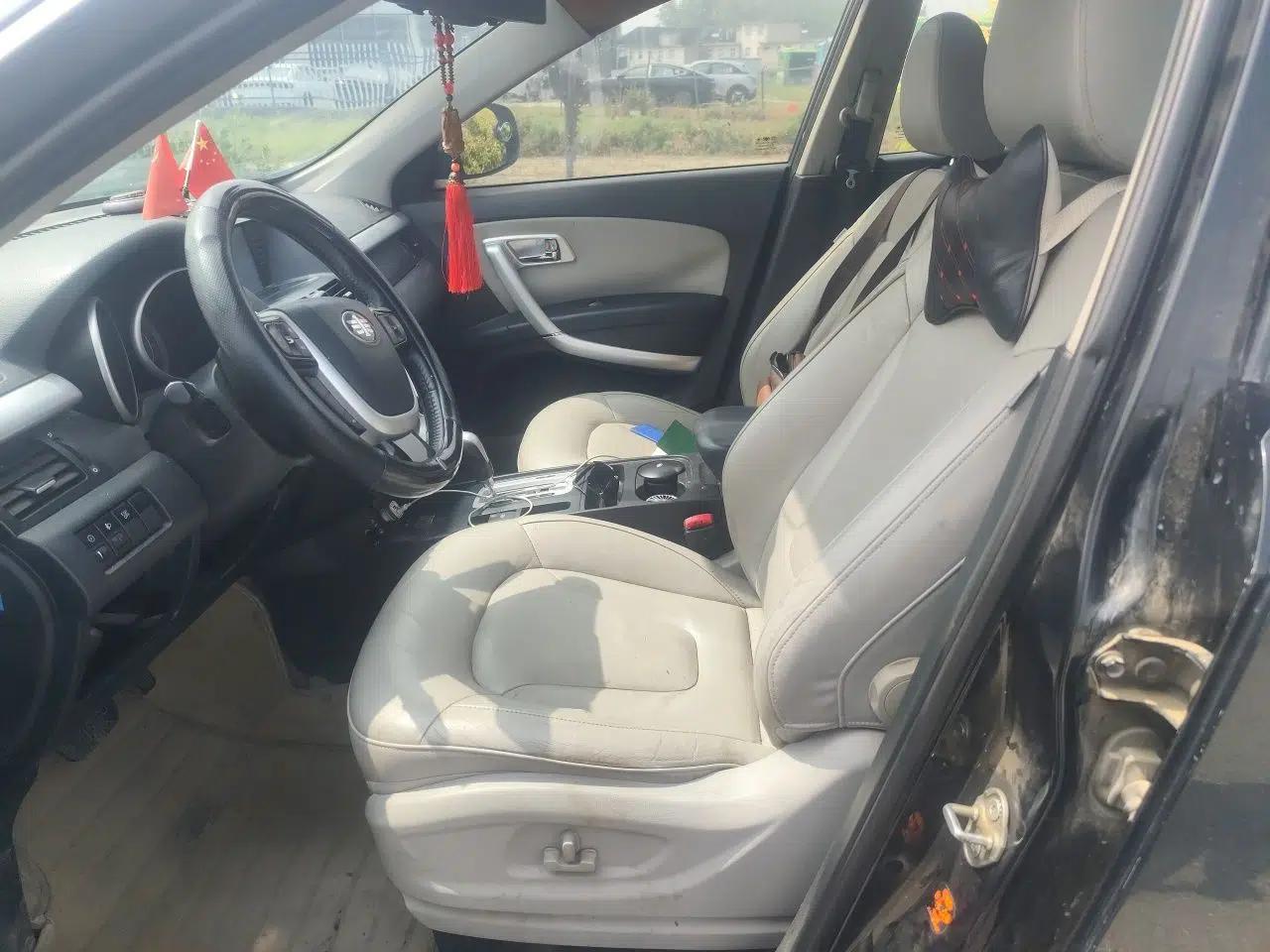 Bestune X80 2013 2.0L automatic luxury version — миниатюра 16