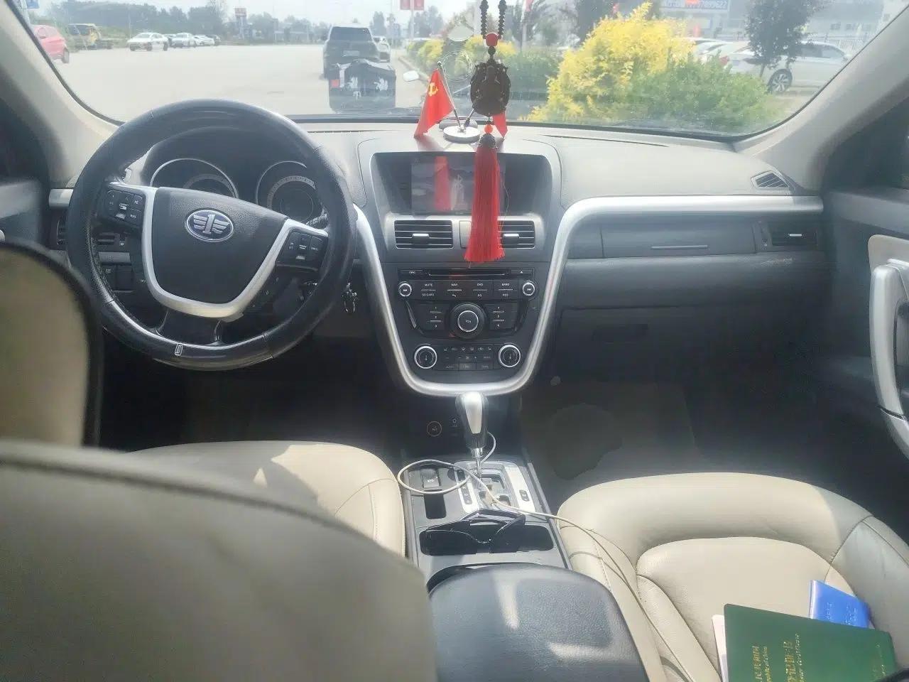 Bestune X80 2013 2.0L automatic luxury version — миниатюра 10