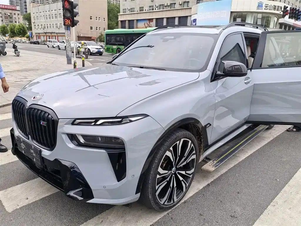2023 BMW X7 M60i xDrive M60i — миниатюра 1