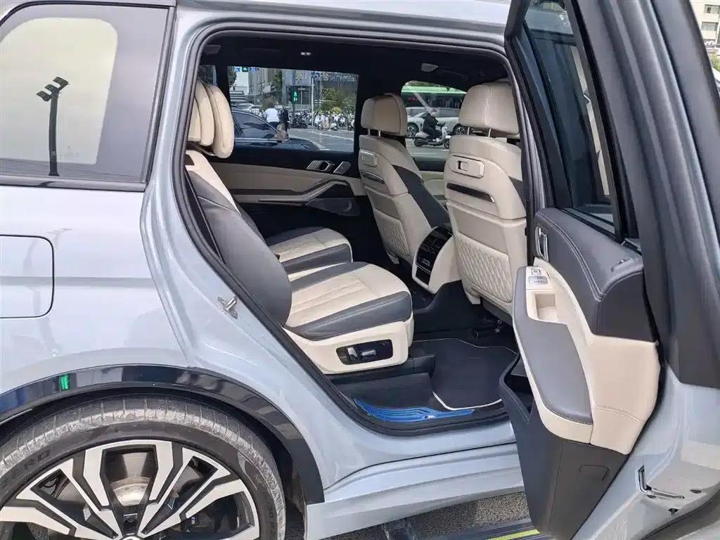 2023 BMW X7 M60i xDrive M60i — миниатюра 5
