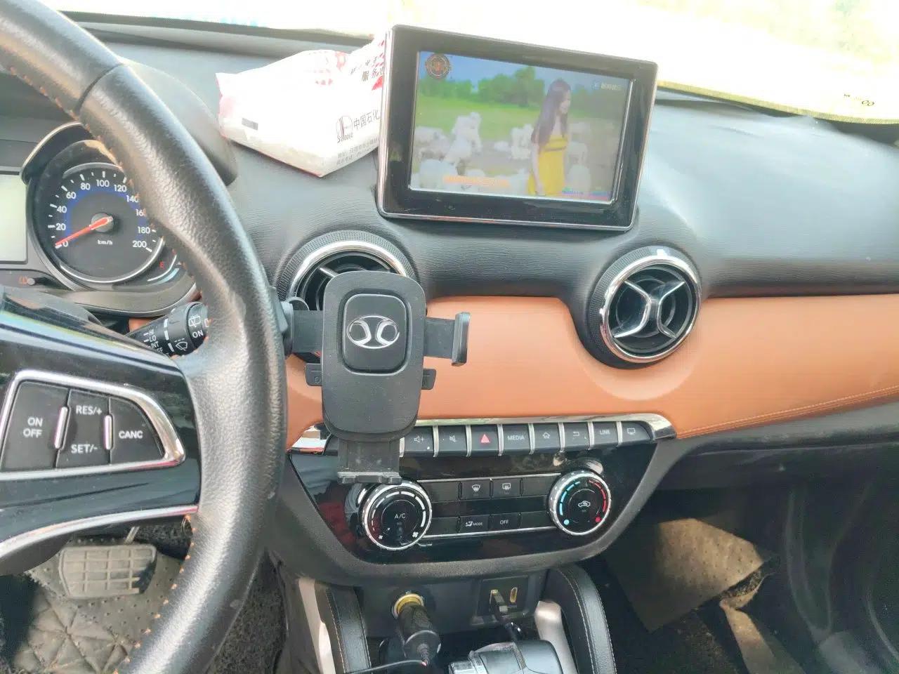 BAIC Senova X35 2016 1.5L Automatic Luxury Edition — миниатюра 14