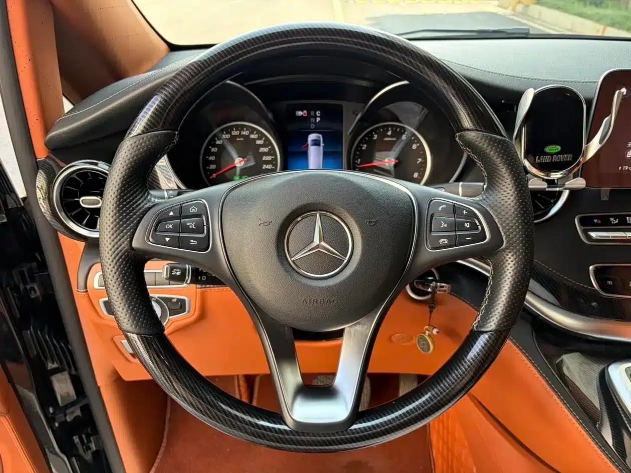 Mercedes-Benz V-Class 2022 V 260 L Long Wheelbase Premium Edition — миниатюра 28