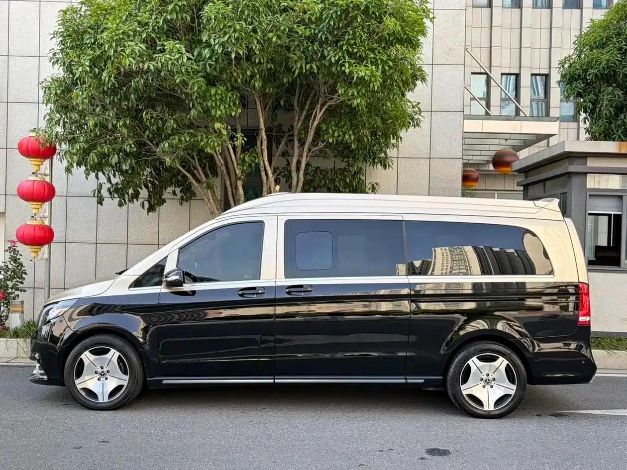Mercedes-Benz V-Class 2022 V 260 L Long Wheelbase Premium Edition — миниатюра 5