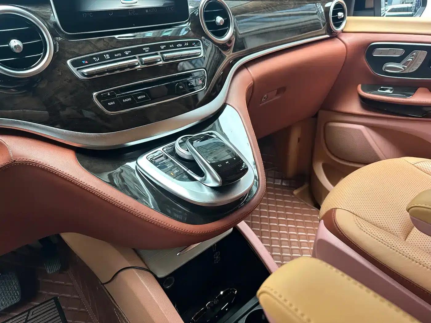 Mercedes-Benz V-Class 2018 V 260 L Premium Extended Edition (China VI Emission Standard) — миниатюра 11