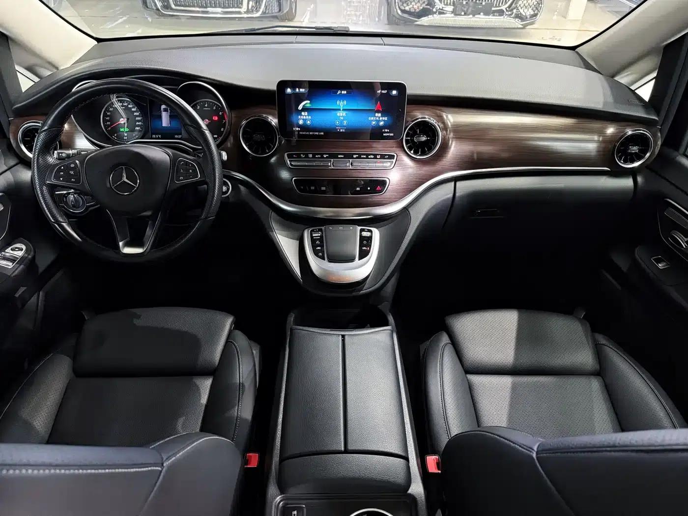 Mercedes-Benz V-Class 2022 V 260 Navigator Edition — миниатюра 3