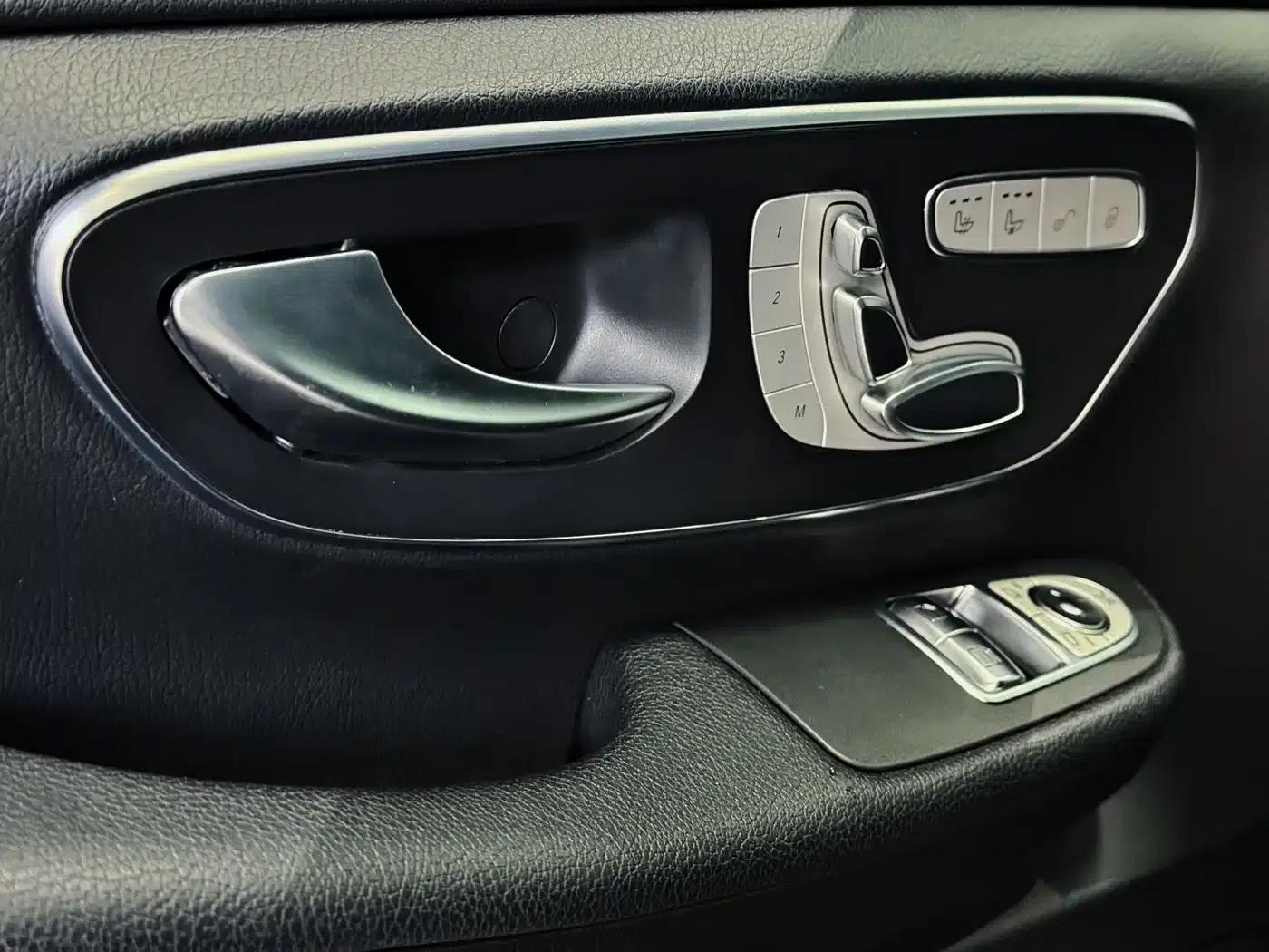 Mercedes-Benz V-Class 2022 V 260 Navigator Edition — миниатюра 9