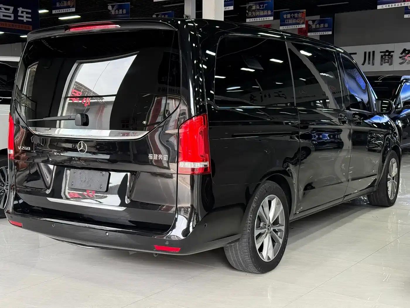 Mercedes-Benz V-Class 2022 V 260 Navigator Edition — миниатюра 10