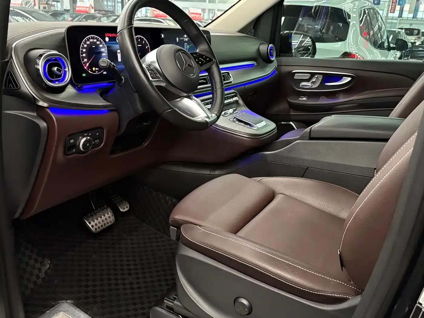 Mercedes-Benz V-Class 2024 V 300 Premium Edition — миниатюра 4