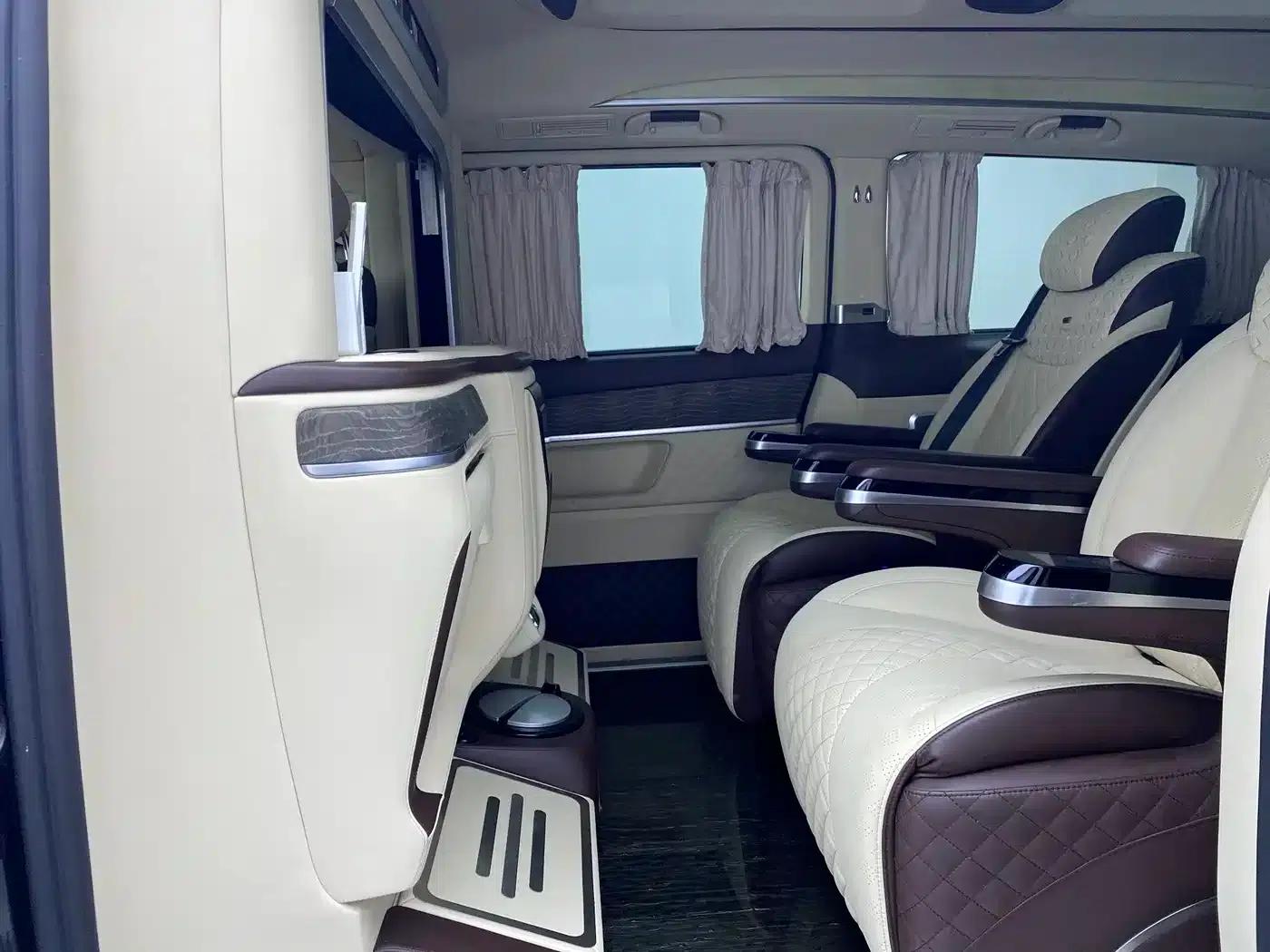 Mercedes-Benz V-Class 2018 V 260 L Premium Extended Edition (China VI Emission Standard) — миниатюра 11