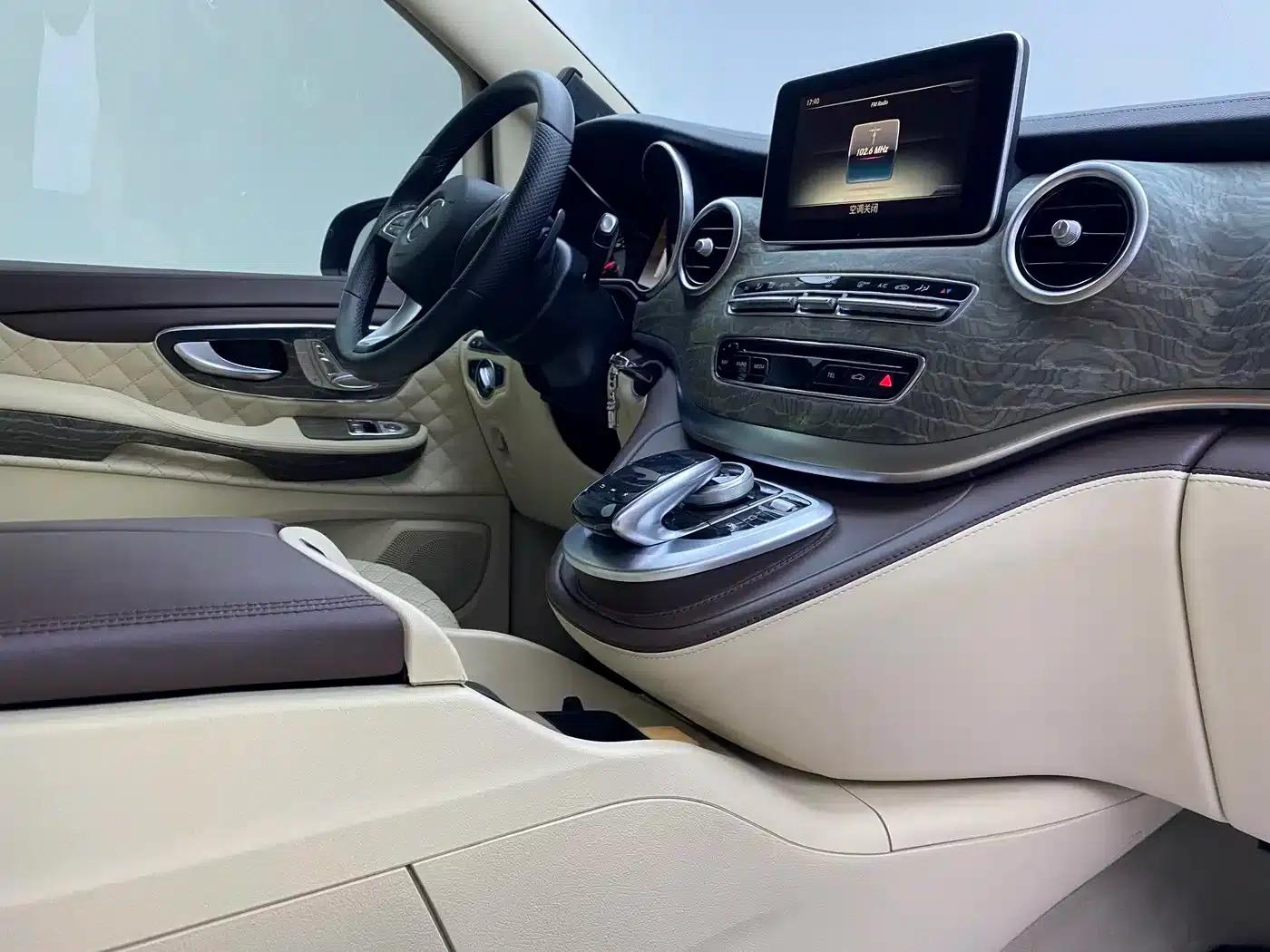 Mercedes-Benz V-Class 2018 V 260 L Premium Extended Edition (China VI Emission Standard) — миниатюра 9