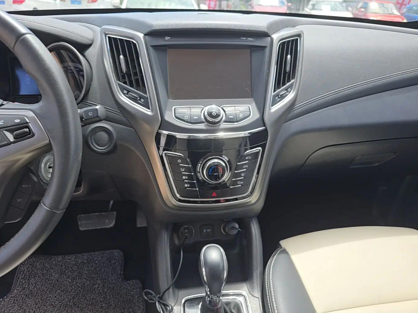CHANGAN CS35 2017 1.6L Automatic Luxury Model — миниатюра 16