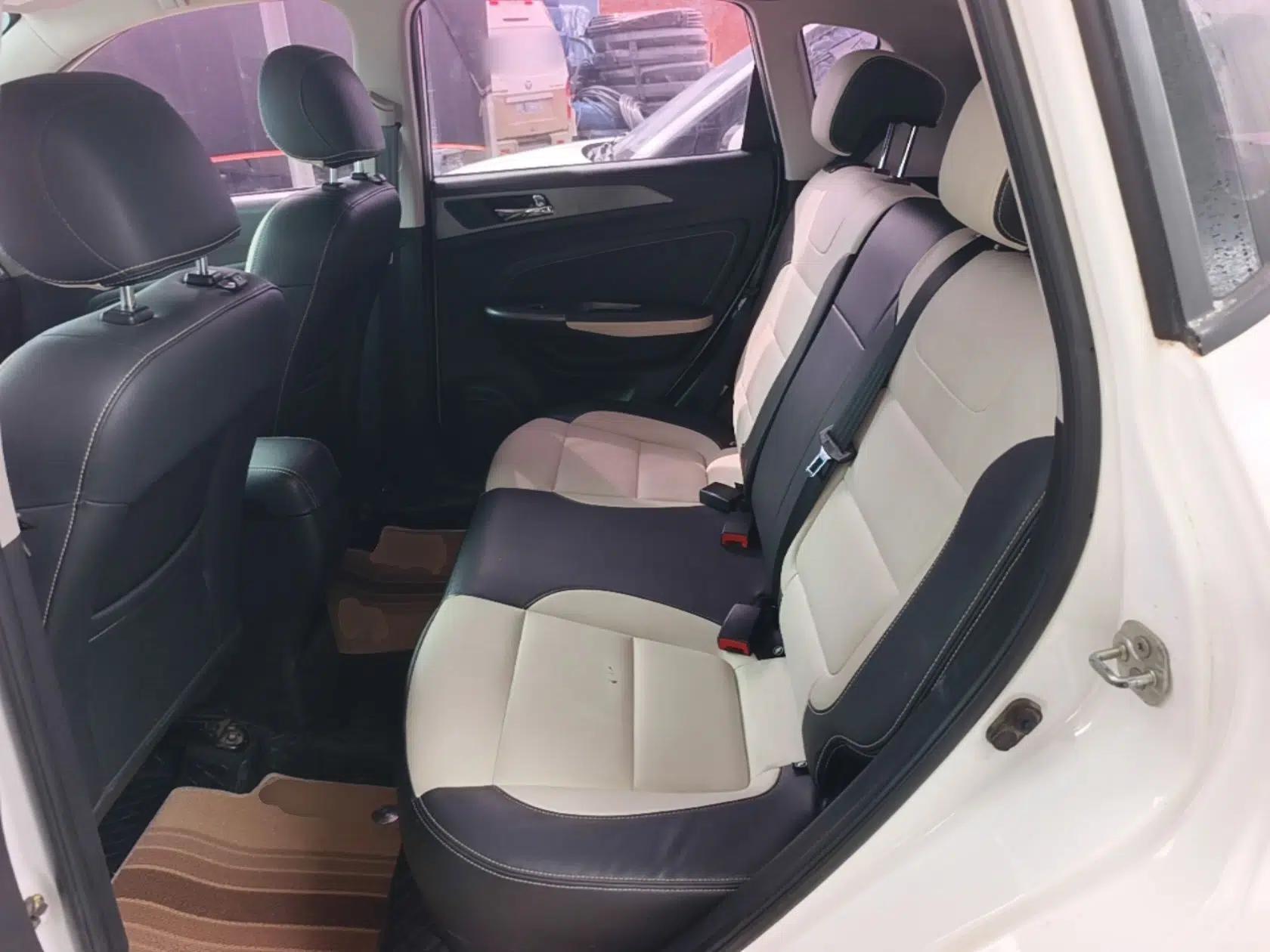 CHANGAN CS35 2017 1.6L Manual Luxury Model — миниатюра 20